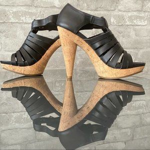 NWOT Roberto Vianni Strappy Sandals